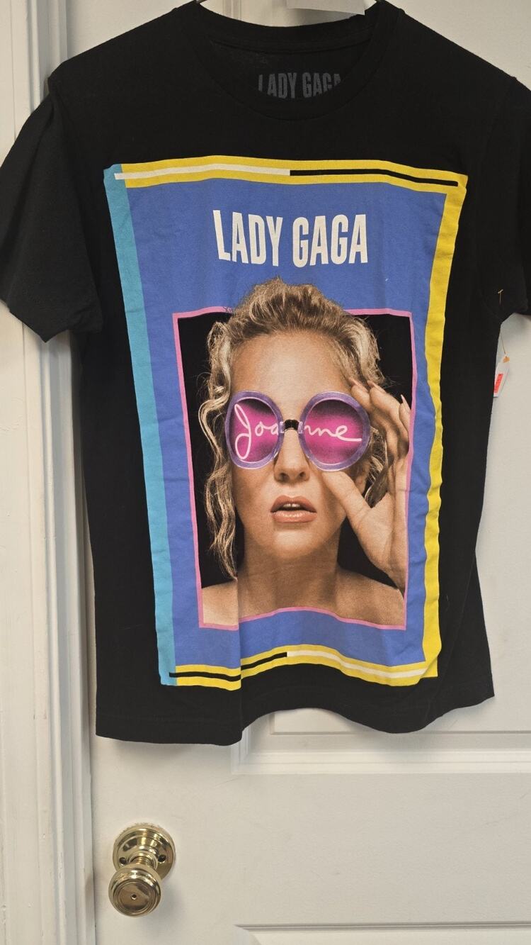 Jen8956 Lady Gaga Joanne World Tour T-Shirt Size Med, Black.